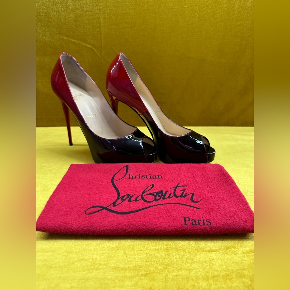 CHRISTIAN LOUBOUTIN HEELS - SIZE 38 - RED & BLACK
